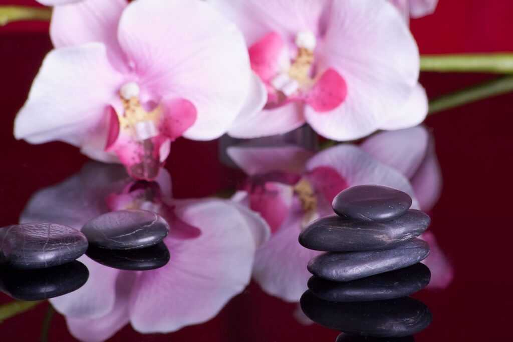 massage, stones, reflection-599476.jpg